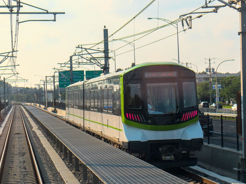 rem train from behind.